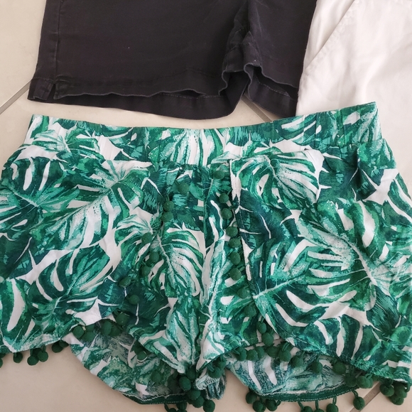 Bundle of shorts - Picture 2 of 7